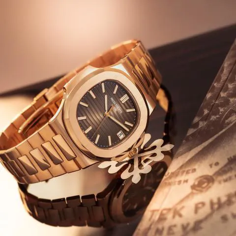 Patek Philippe Nautilus 5711/1R-001 40mm Rose gold Brown 2