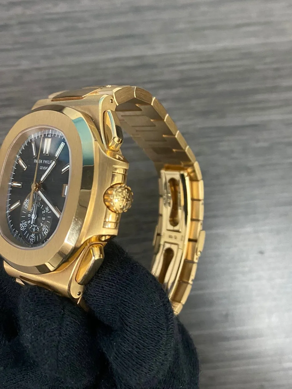 Patek Philippe Nautilus 5980/1R Rose gold 1