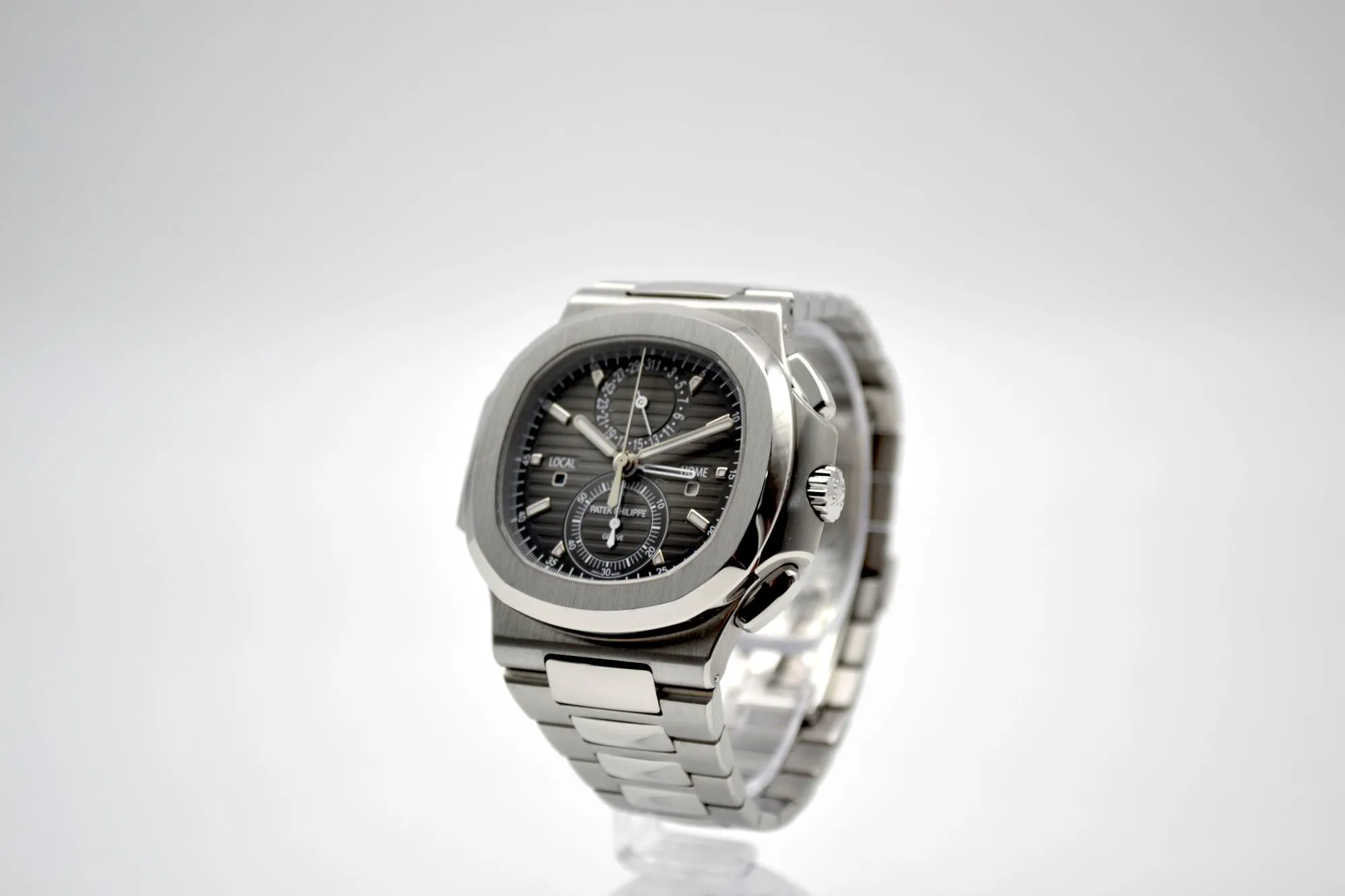 Patek Philippe Nautilus 5990/1A-001 40mm Stainless steel Black 2