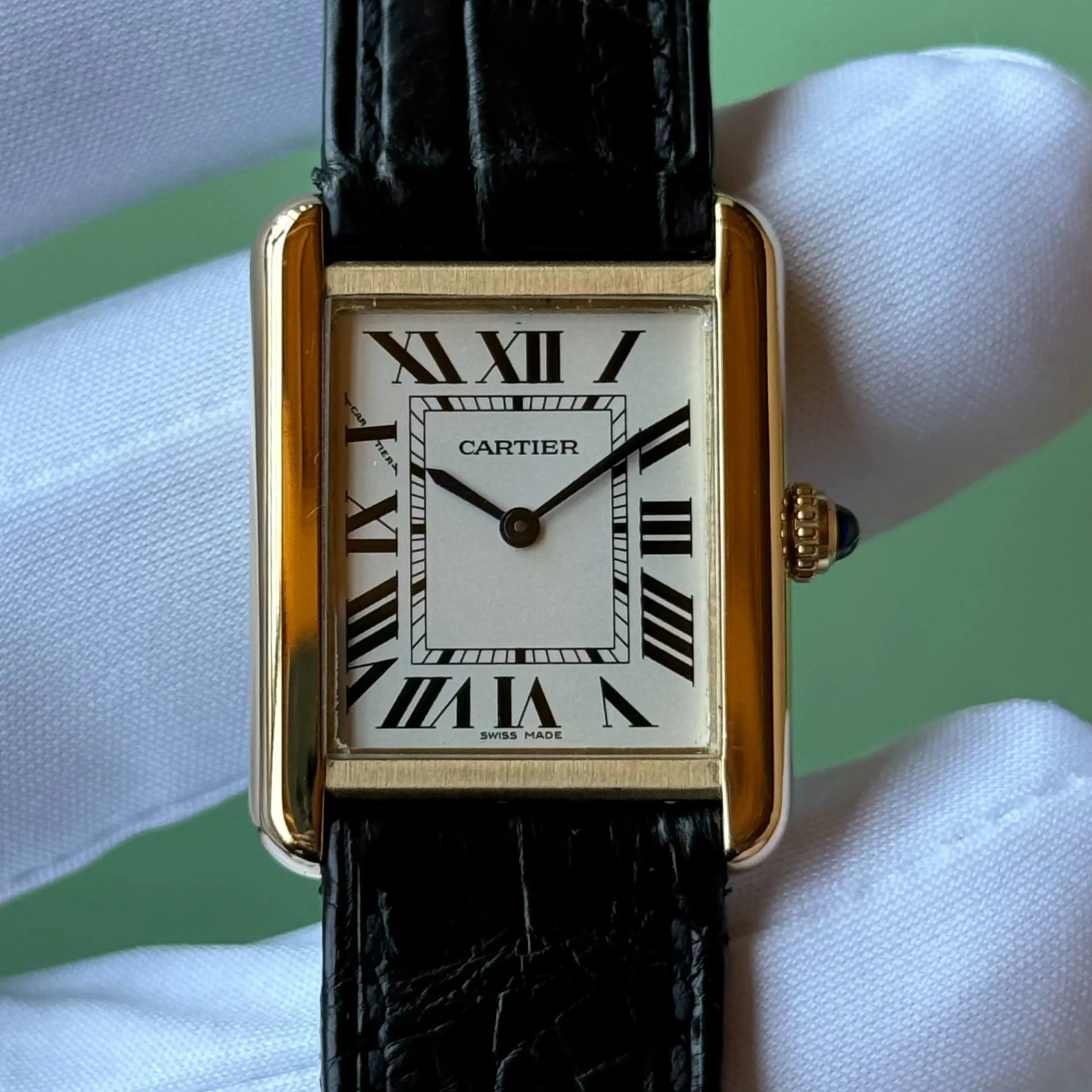 Cartier Tank Solo W5200002 24.4mm Yellow gold Silvered