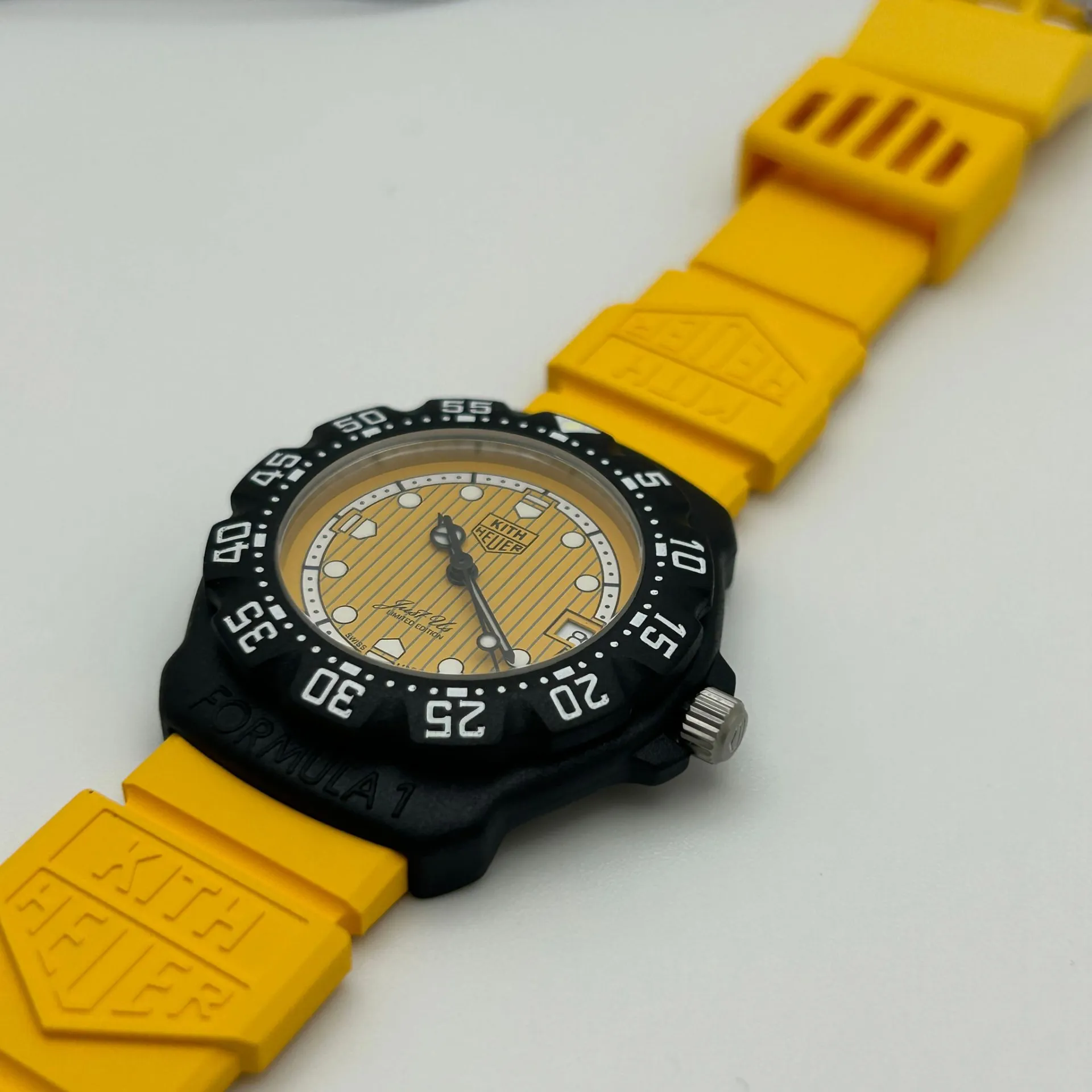 TAG Heuer Formula 1 WA126C.BT0007 35mm Plastic Yellow 1