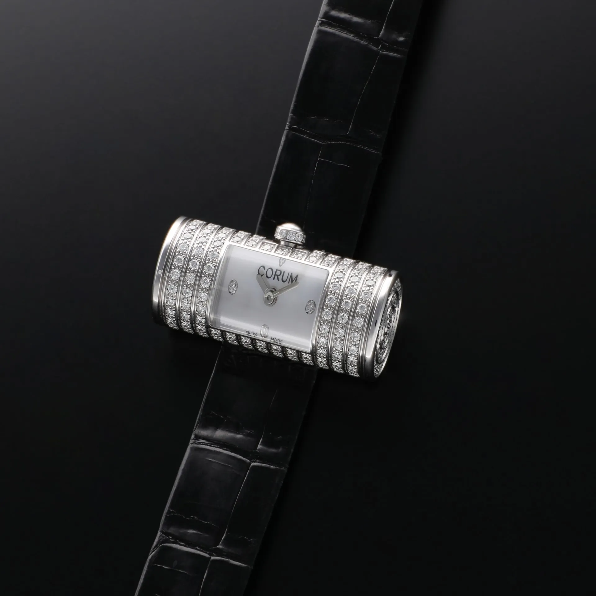 Corum 137.801.69/0081 PN01 30mm White gold and Diamond Mother-of-pearl 1