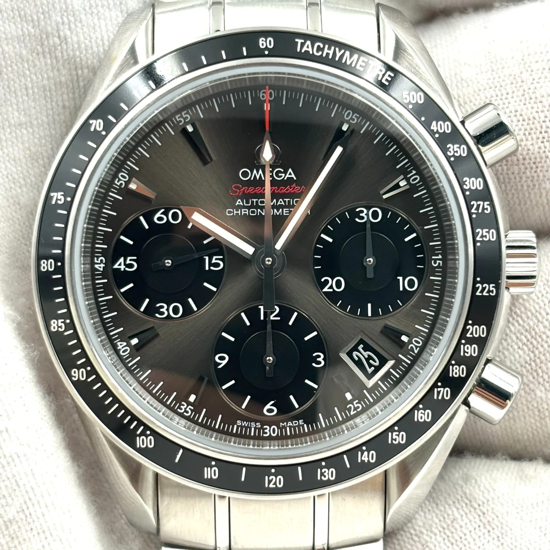 Omega Speedmaster Date 323.30.40.40.06.001