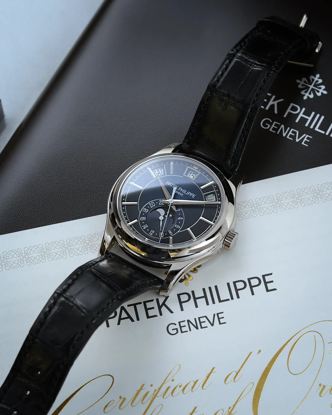 Patek Philippe Annual Calendar 5205G-013 40mm White gold Blue 6