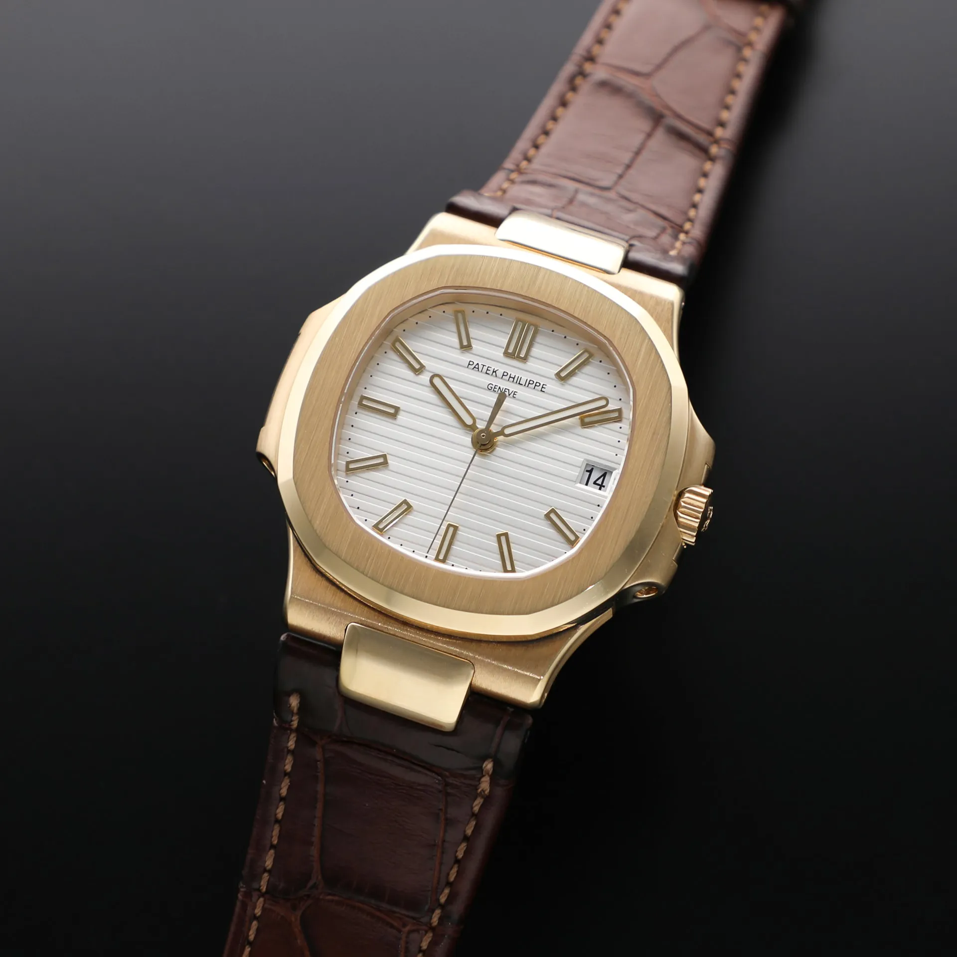 Patek Philippe Nautilus 5711J-001 40mm Yellow gold Silver 1