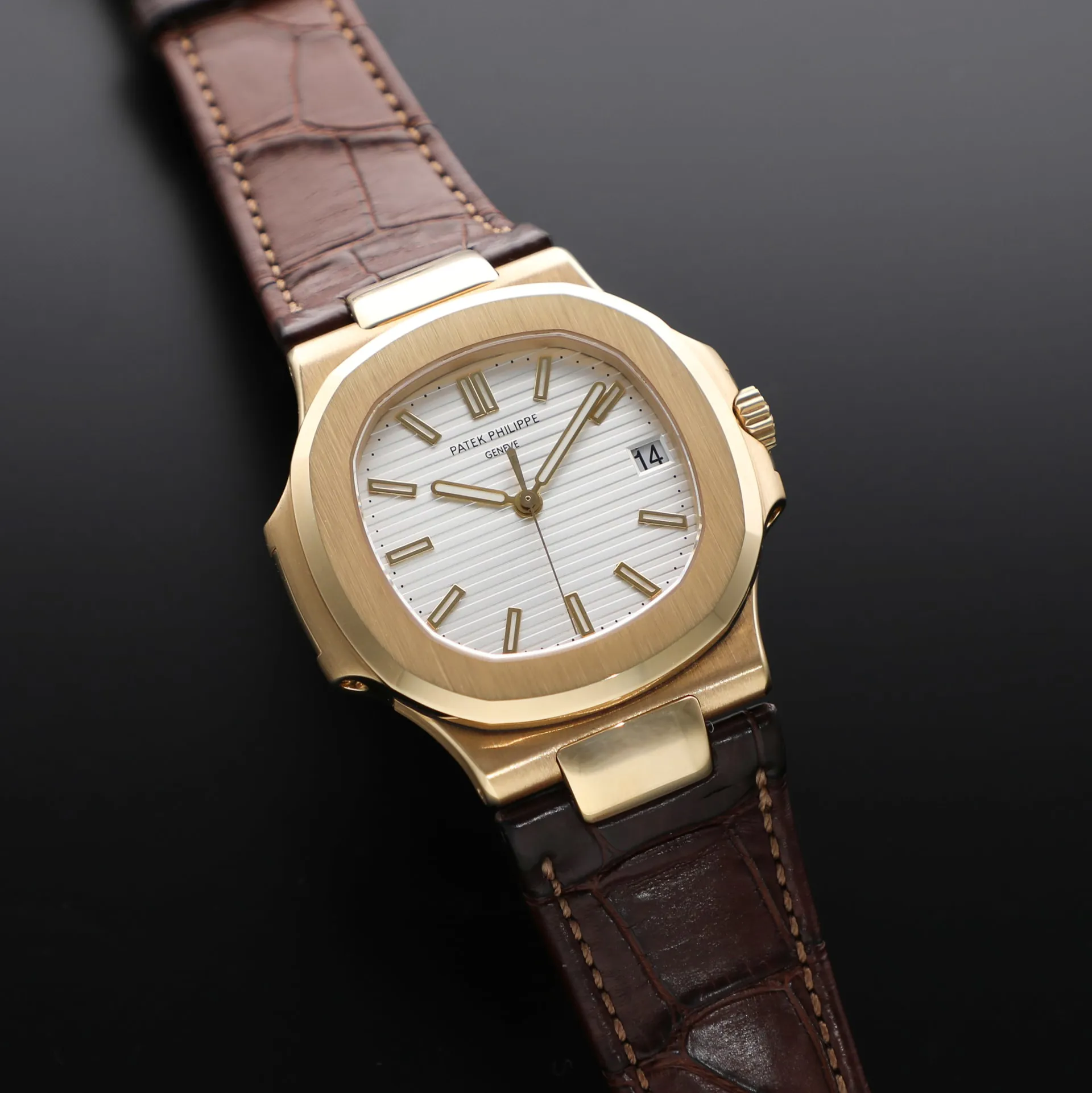 Patek Philippe Nautilus 5711J-001 40mm Yellow gold Silver 2