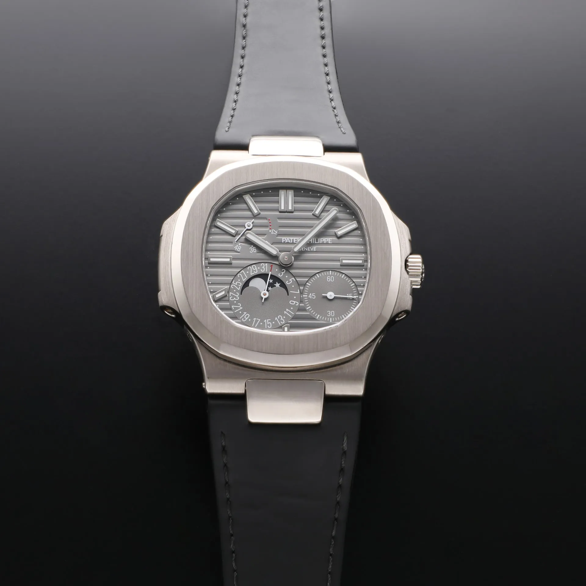 Patek Philippe Nautilus 5712G-001 40mm White gold Gray