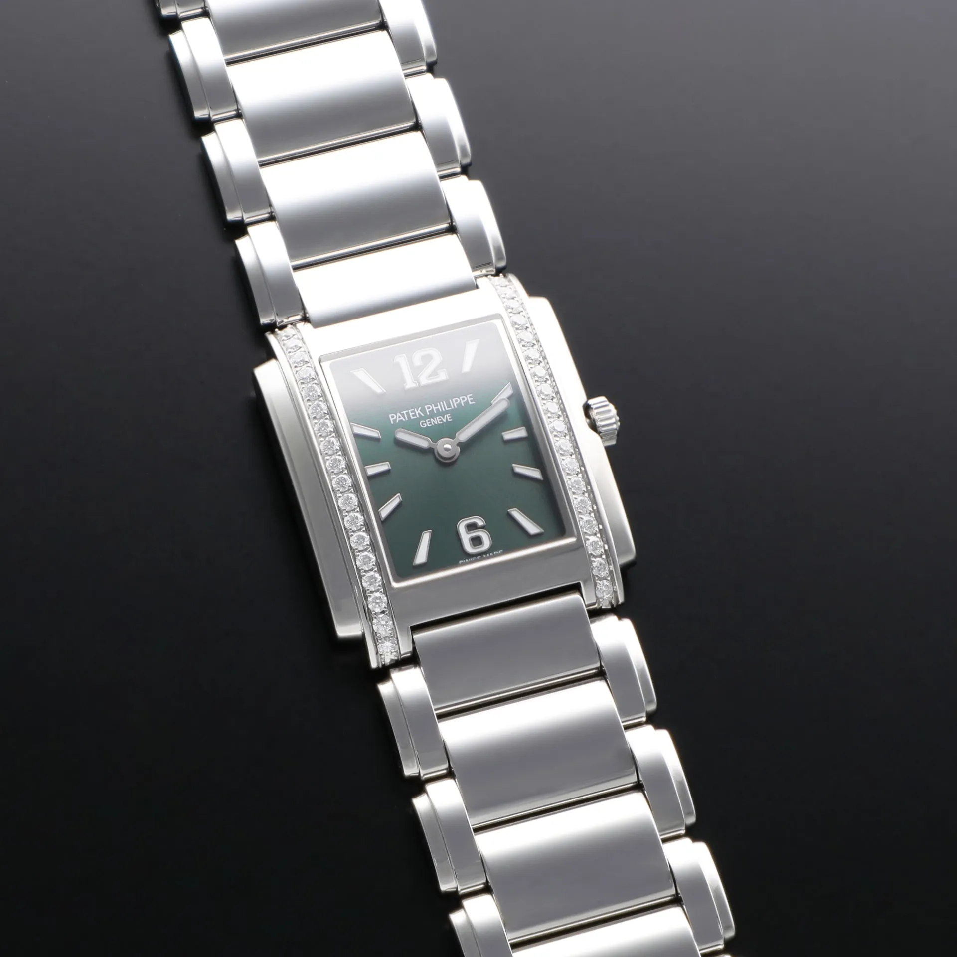 Patek Philippe Twenty~4 4910/1200A-011 25mm Stainless steel Green 2