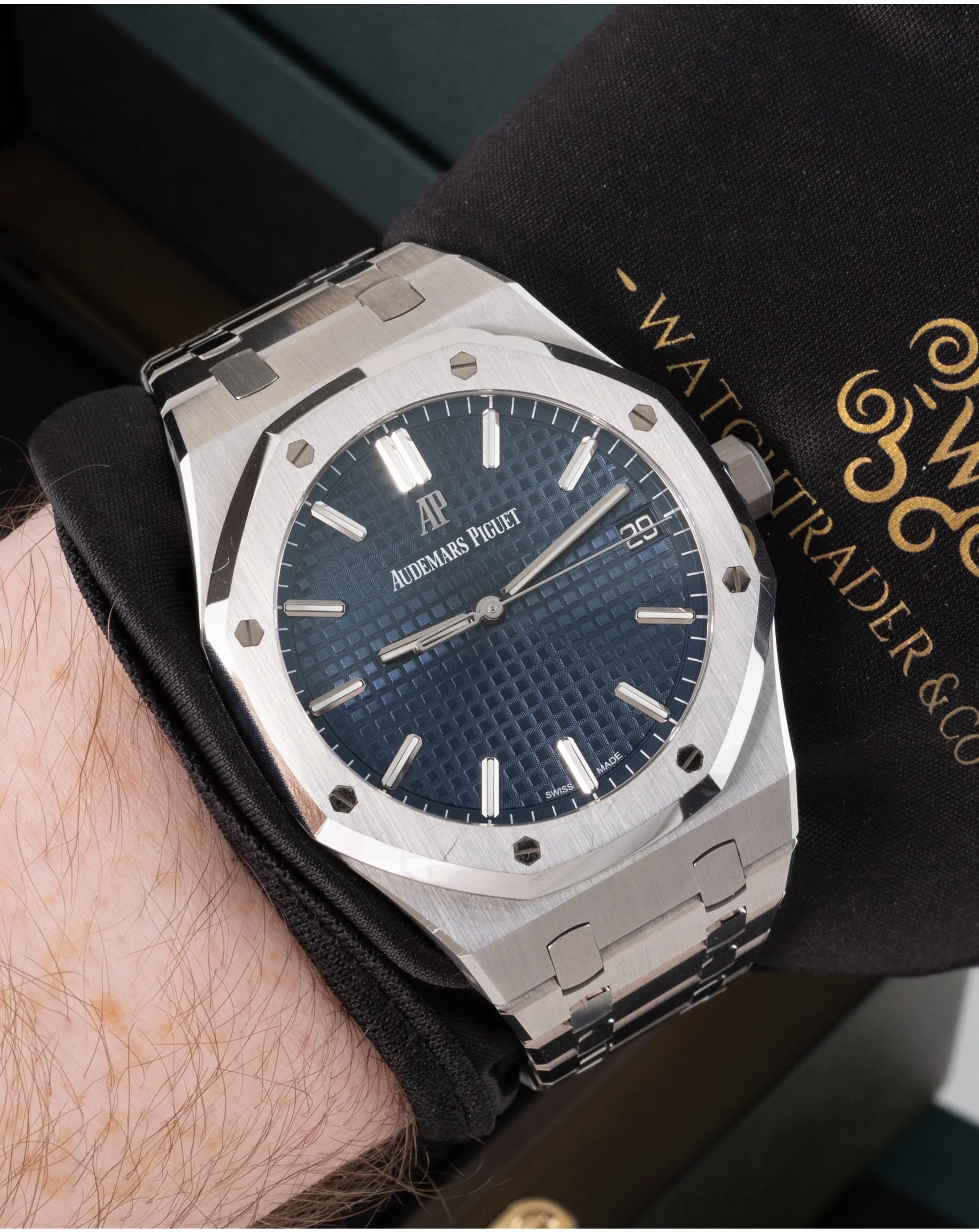 Audemars Piguet Royal Oak 15500ST.OO.1220ST.01 41mm Stainless steel Blue 13