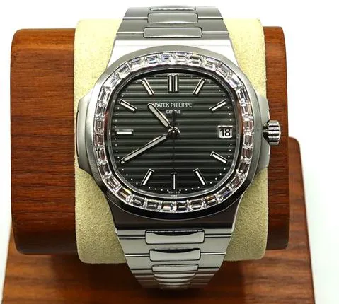 Patek Philippe Nautilus 5711/1300A-001 40mm Stainless steel Green 8