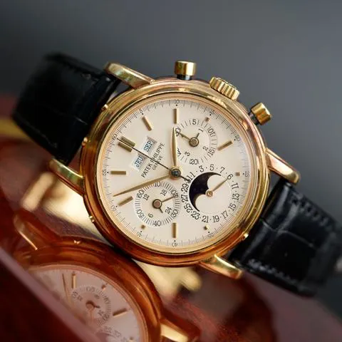 Patek Philippe Perpetual Calendar Chronograph 3970E 36mm Yellow gold Silver