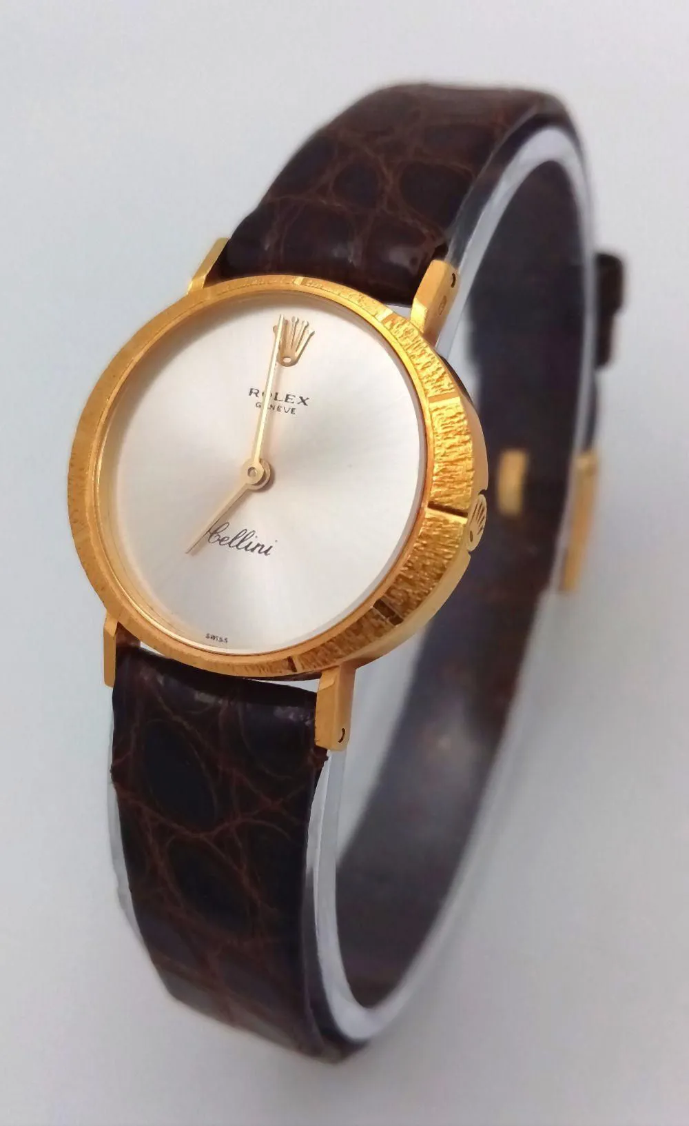 Rolex Cellini 24mm 18k yellow gold Mother-of-pearl