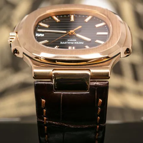 Patek Philippe Nautilus 5711R-001 40mm Rose gold Gray 5