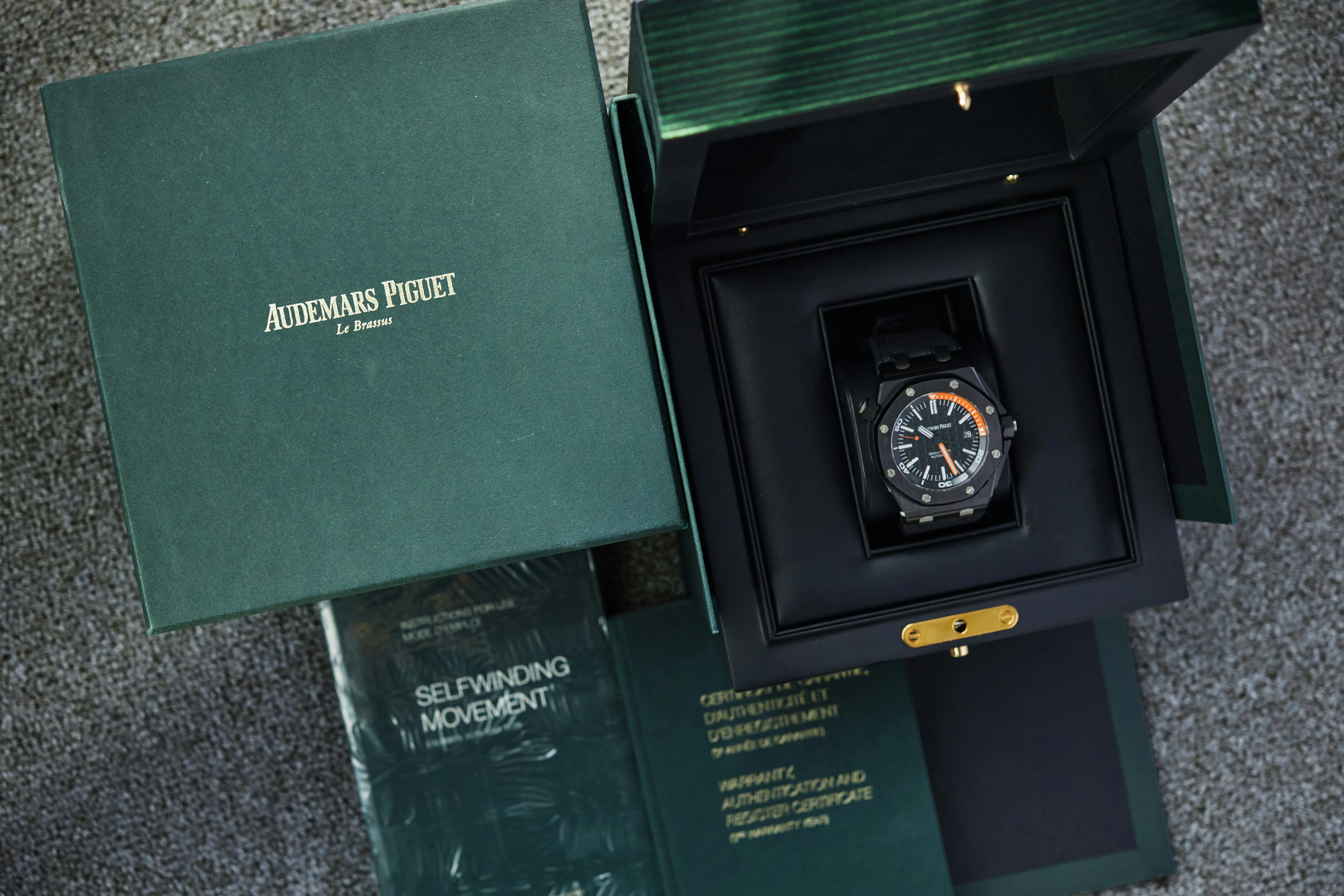 Audemars Piguet Royal Oak Offshore Diver 15707CE.OO.A002CA.01 42mm Ceramic Black 10