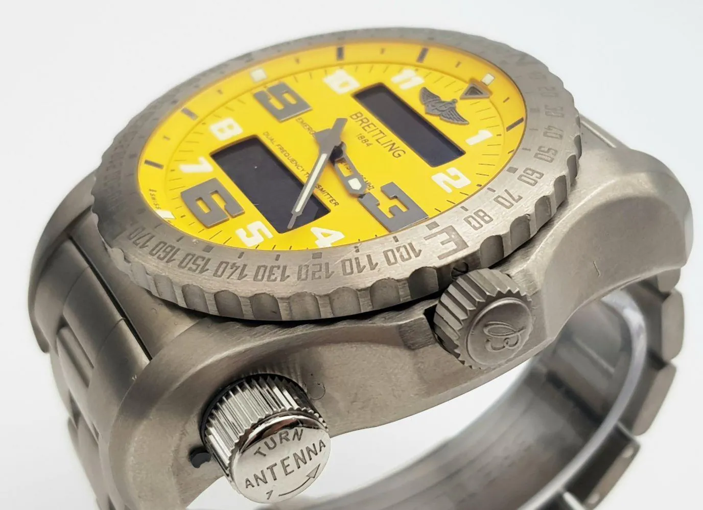 Breitling Emergency 17032 51mm Titanium Yellow 4