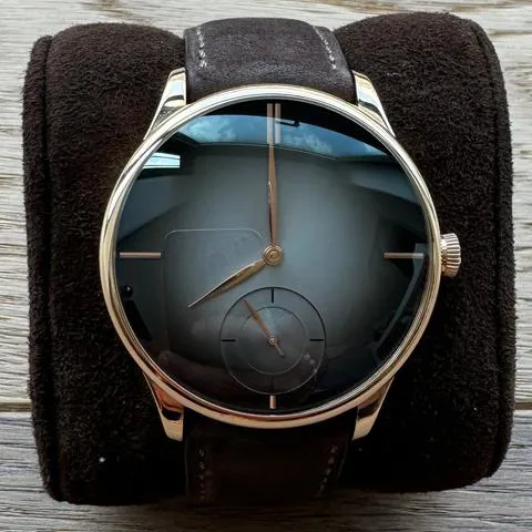 H. Moser & Cie. Venturer 2327-0404 39mm Rose gold Gray