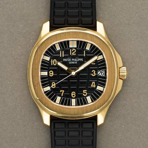 Patek Philippe Aquanaut 5065 J 38mm Yellow gold Black