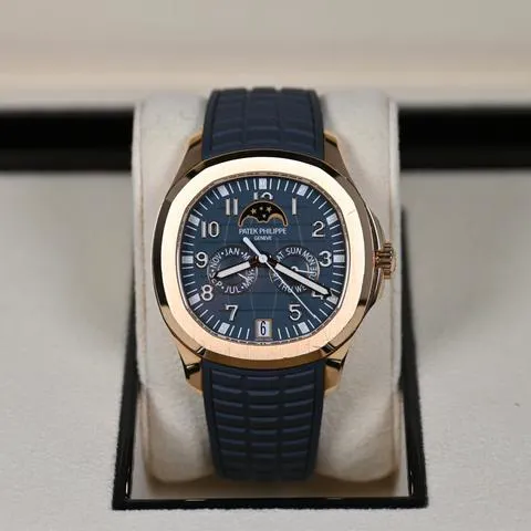 Patek Philippe Aquanaut 5261R-001 40mm Rose gold Blue 8