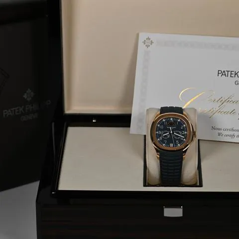 Patek Philippe Aquanaut 5261R-001 40mm Rose gold Blue 9