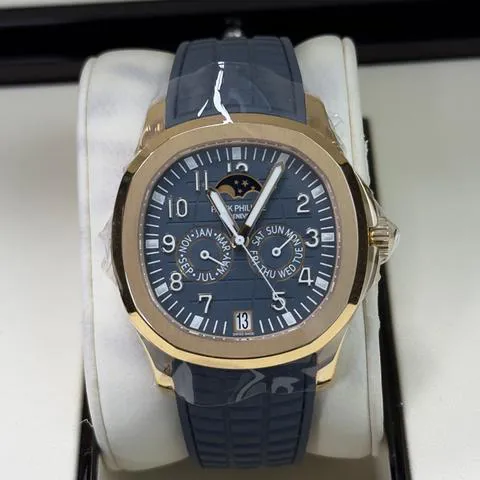 Patek Philippe Aquanaut 5261R-001 40mm Rose gold Blue 1