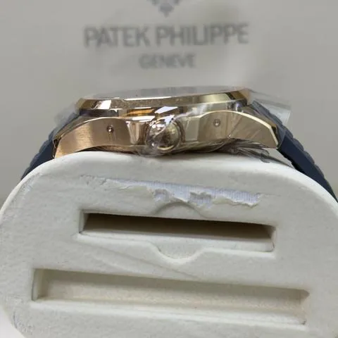 Patek Philippe Aquanaut 5261R-001 40mm Rose gold Blue 6