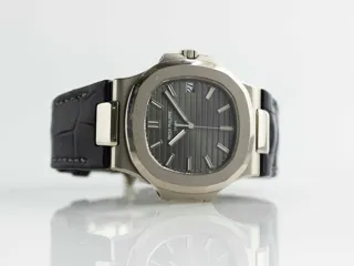 Patek Philippe Nautilus 5711G White gold Gray