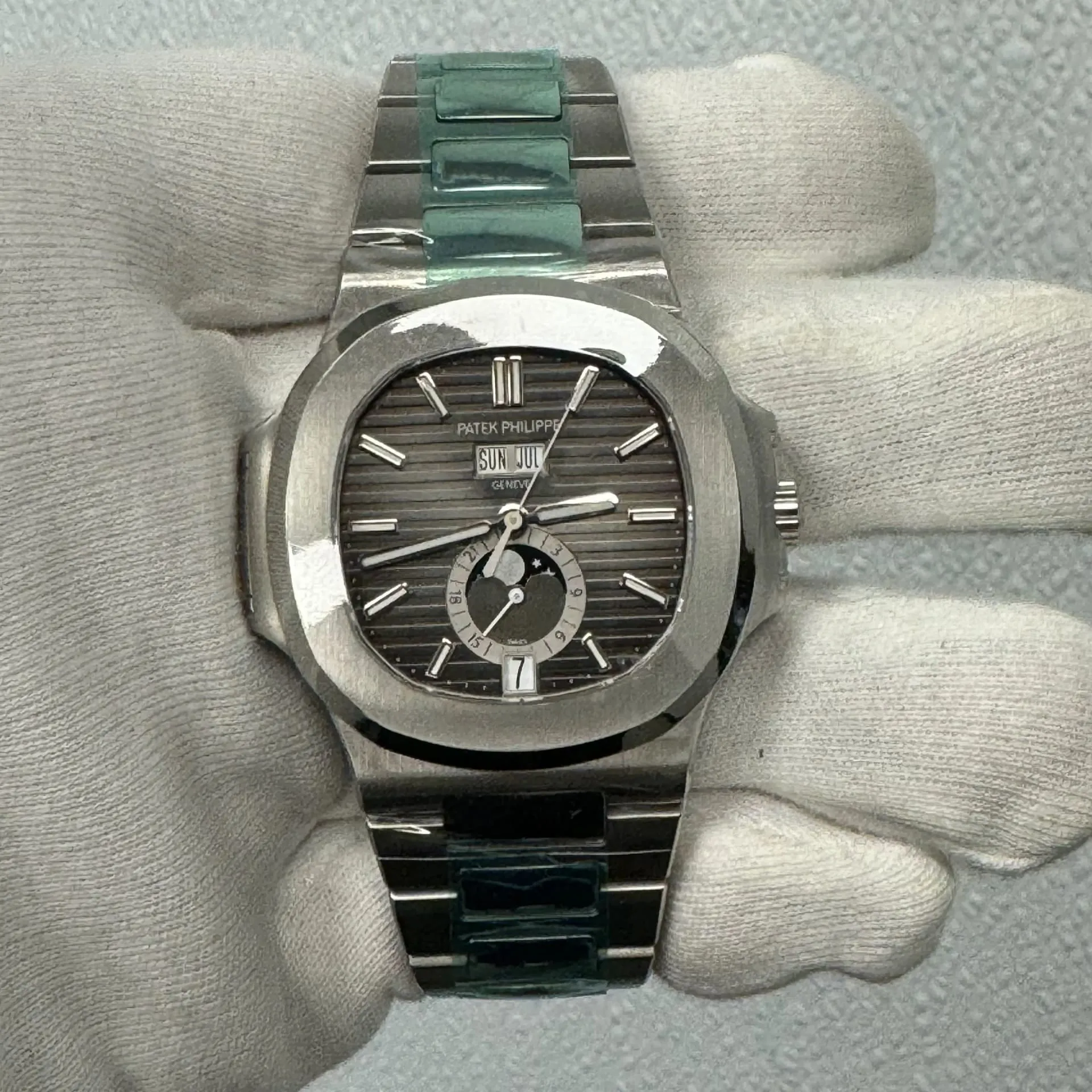 Patek Philippe Nautilus 5726/1A-001 40.5mm Stainless steel Black