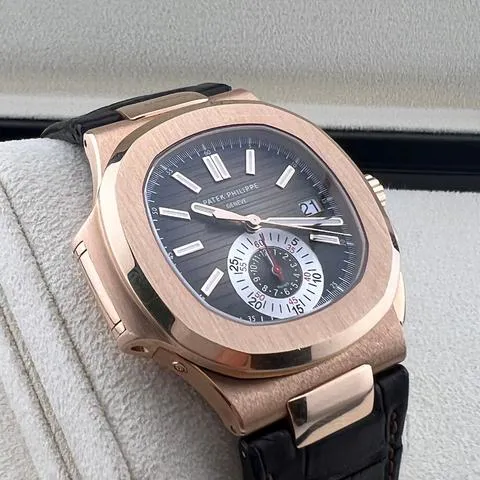 Patek Philippe Nautilus 5980R-001 40.5mm Rose gold Brown 5