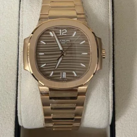 Patek Philippe Nautilus 7118/1R-010 35mm Rose gold Brown