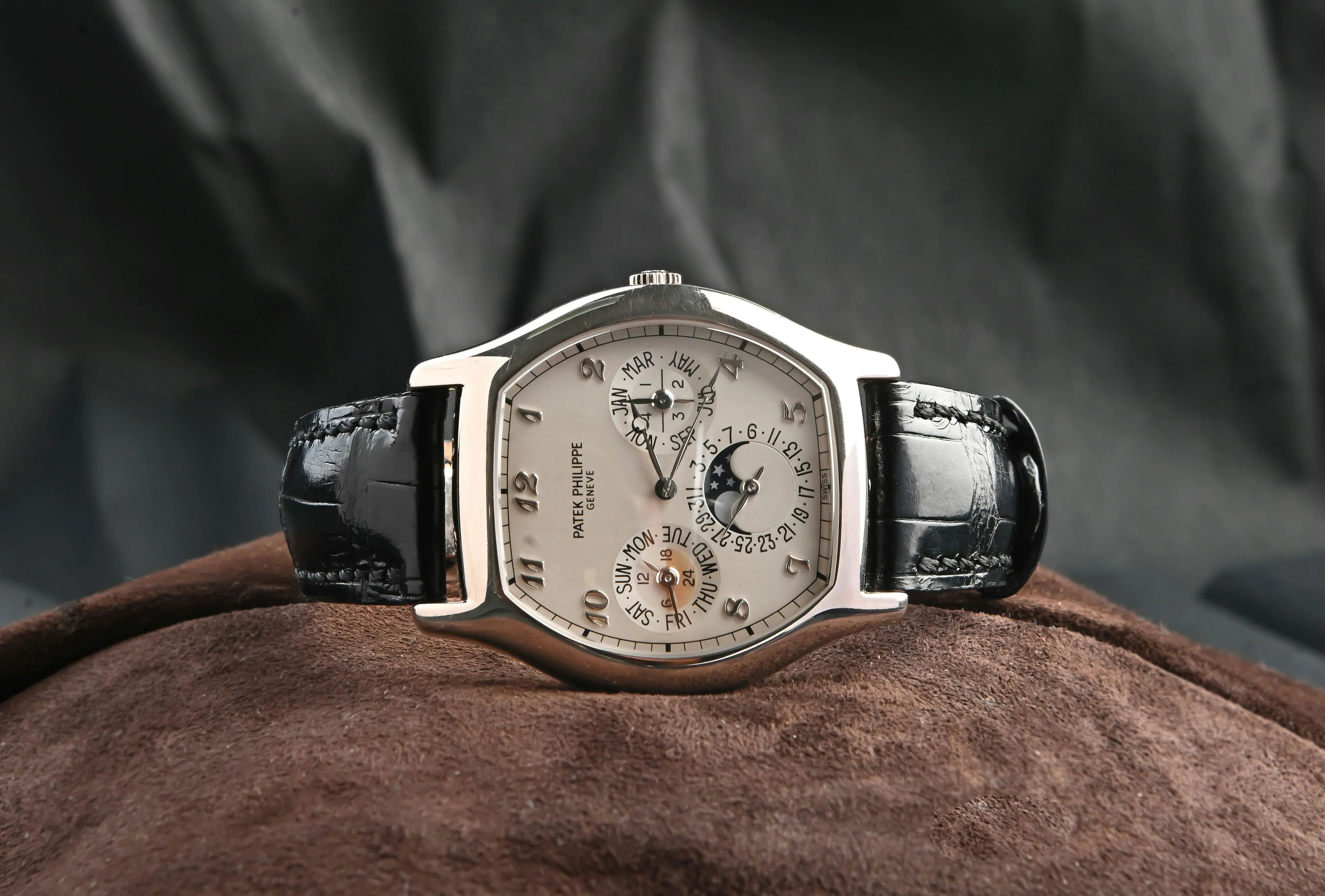 Patek Philippe Perpetual Calendar 5040G 35mm White gold White