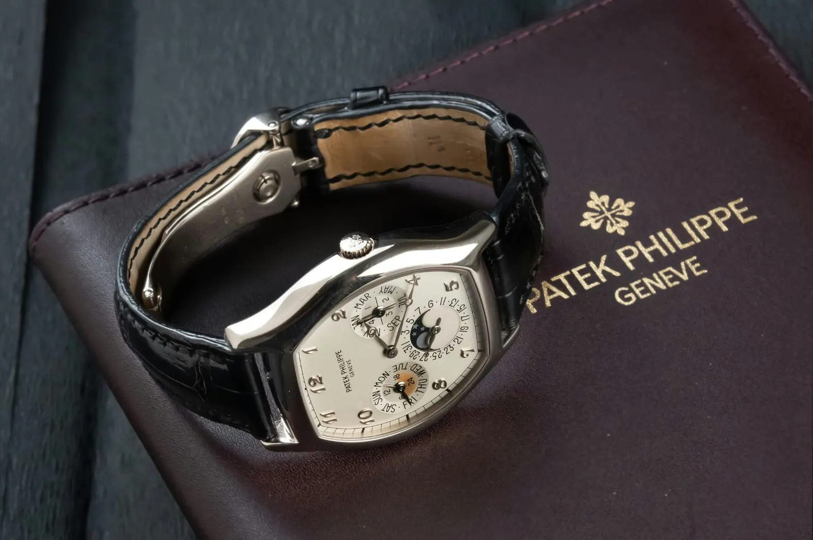 Patek Philippe Perpetual Calendar 5040G 35mm White gold White 8