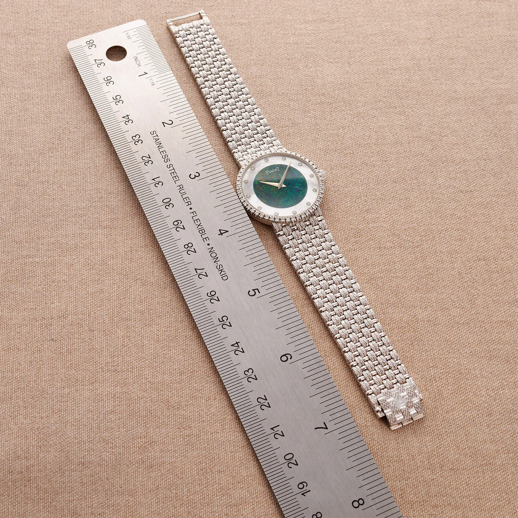 Piaget Vintage 9066 D23 31.5mm  18k WG Diamond and Opal and Mother-of-pearl 3