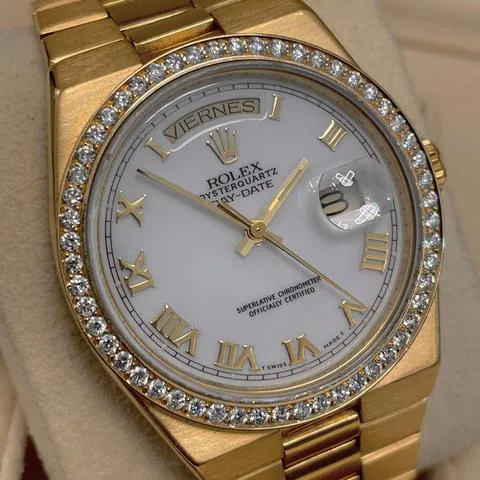 Rolex Day-Date Oysterquartz 19018 36mm Yellow gold White