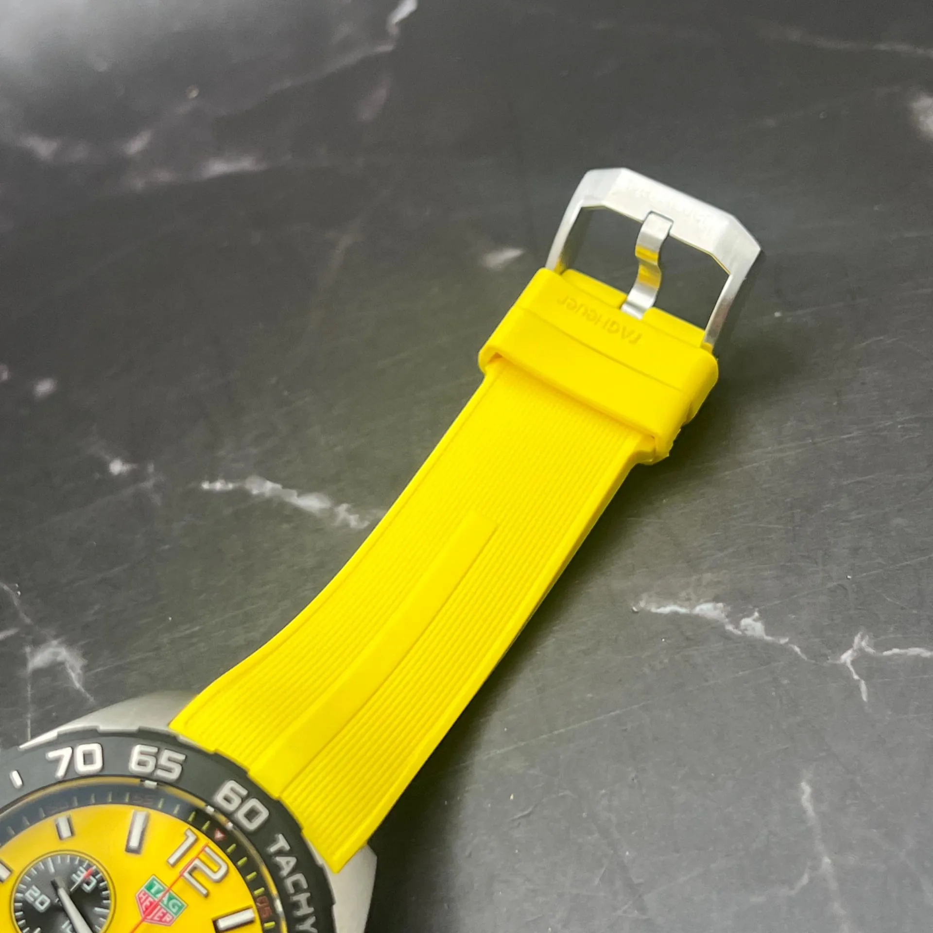 TAG Heuer Formula 1 CAZ101AM.FT8054 43mm Stainless steel Yellow 4