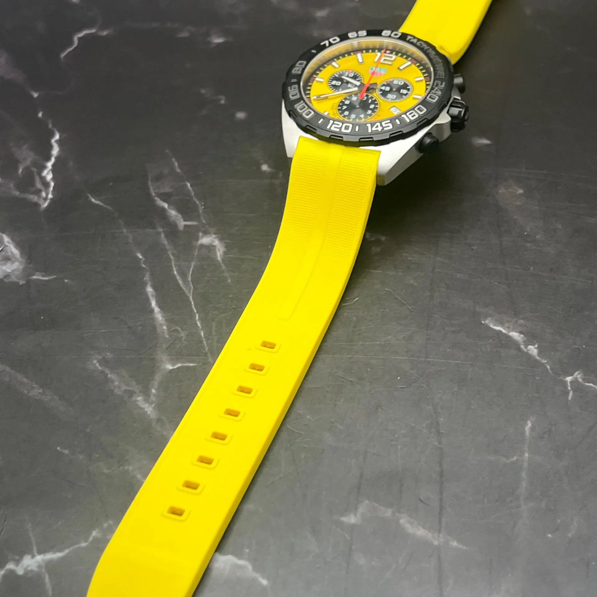 TAG Heuer Formula 1 CAZ101AM.FT8054 43mm Stainless steel Yellow 5