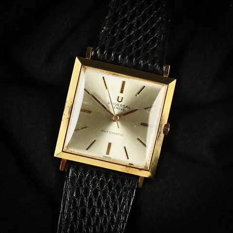 Universal Genève 29mm Yellow gold Champagne 9