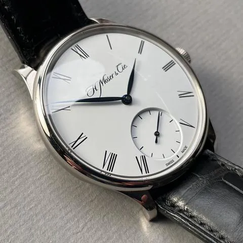 H. Moser & Cie. Venturer 2327-0200 39mm White gold White 2