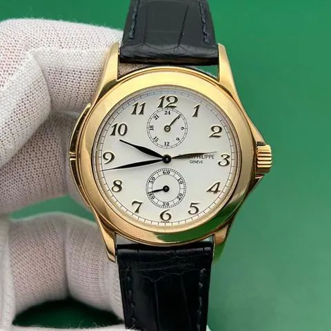 Patek Philippe Calatrava 5134J-001 Yellow gold White