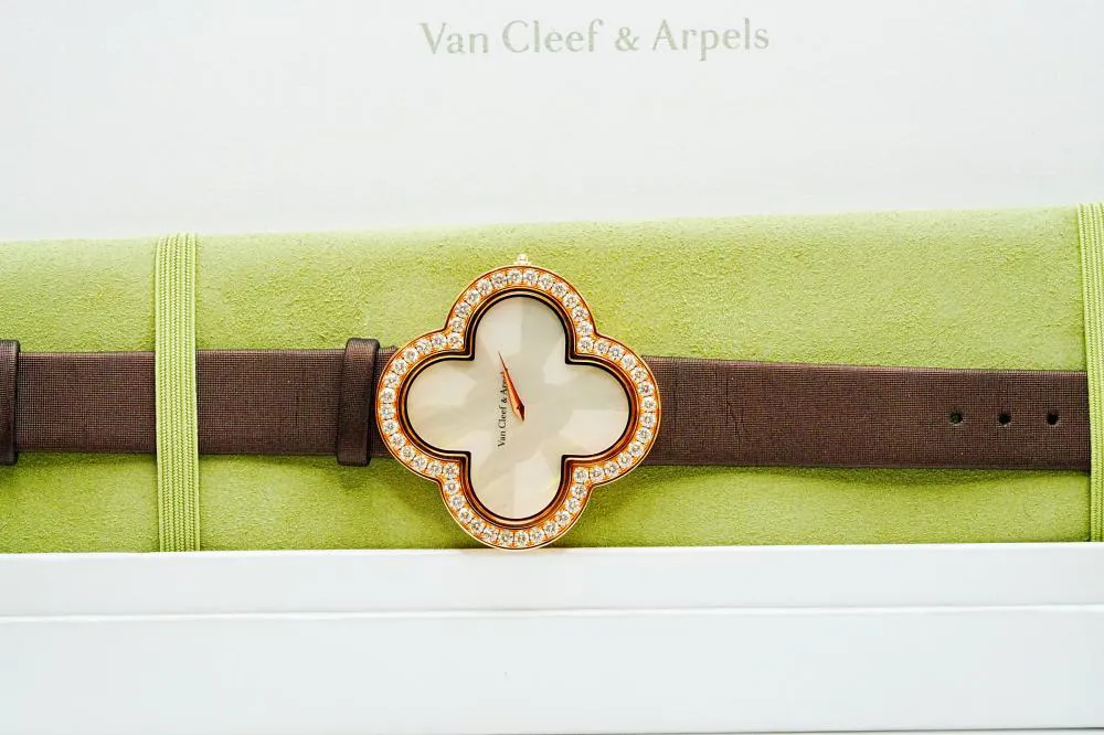 Van Cleef & Arpels Alhambra HH45534 40mm Diamond and 18k rose gold 4