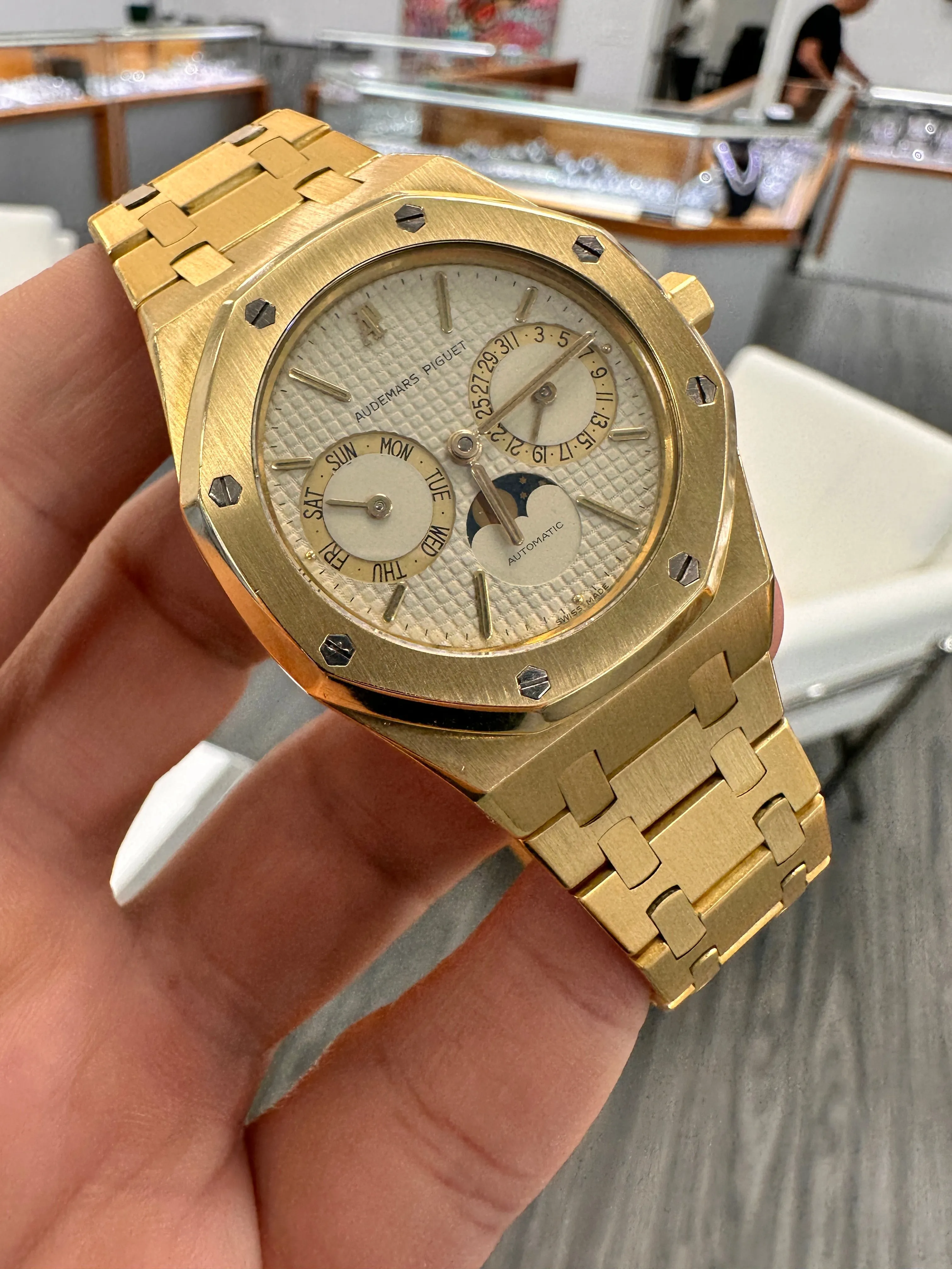 Audemars Piguet Royal Oak 25594BA.OO.0477BA.01 36mm Yellow gold Cream 16