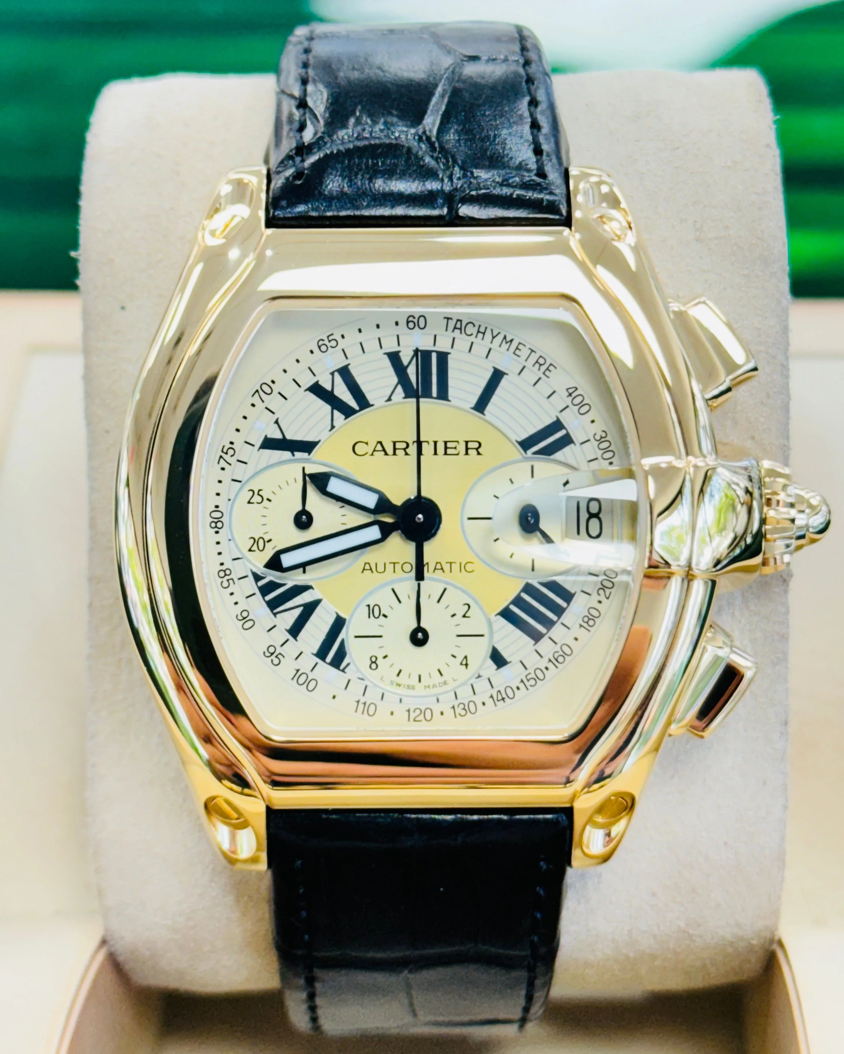 Cartier Roadster 2619 48mm Yellow gold Champagne