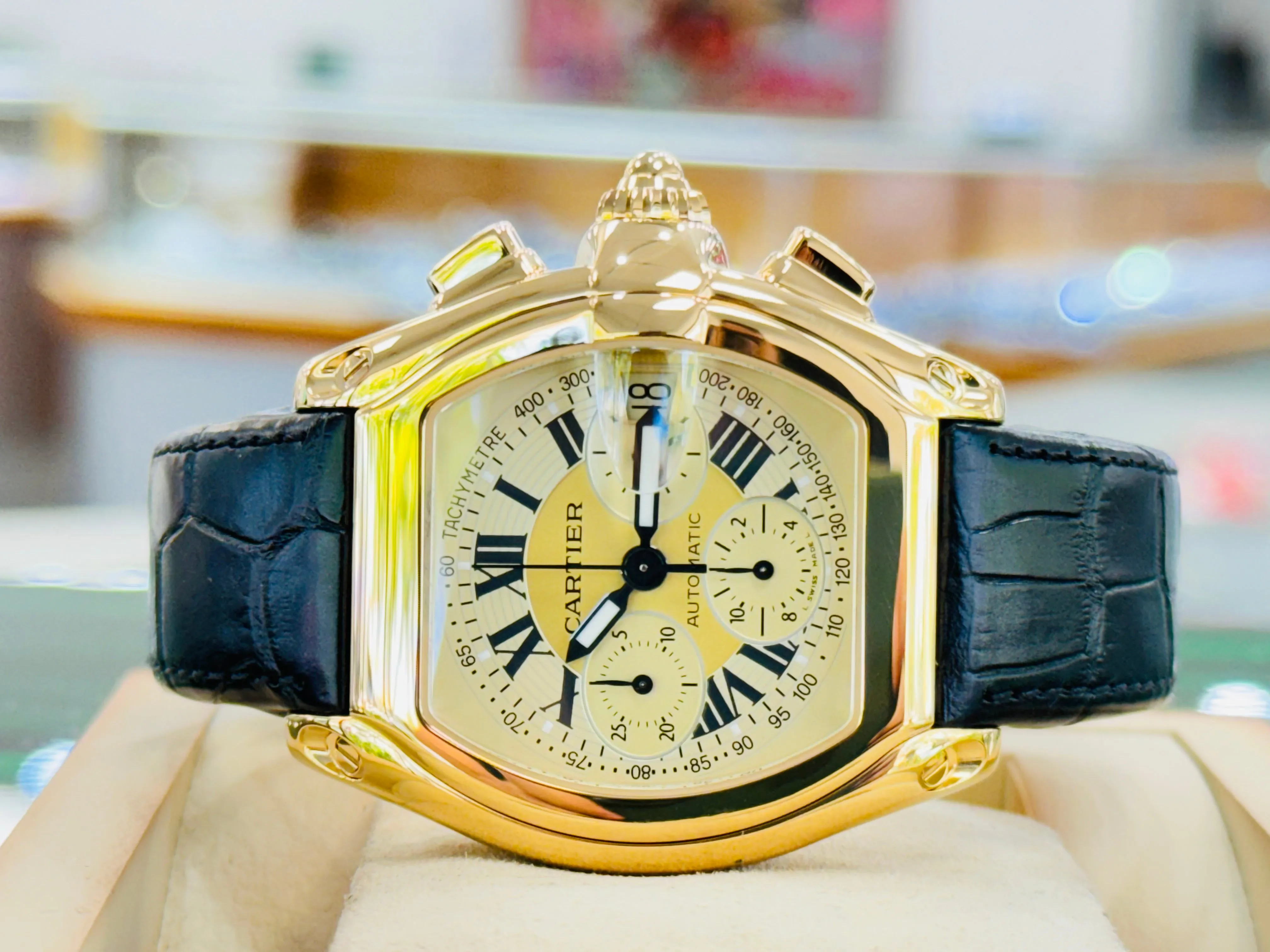 Cartier Roadster 2619 48mm Yellow gold Champagne 3