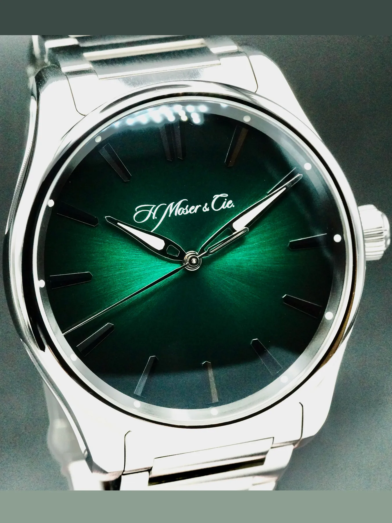 H. Moser & Cie. Pioneer 3200-1202 43mm Stainless steel Green 3