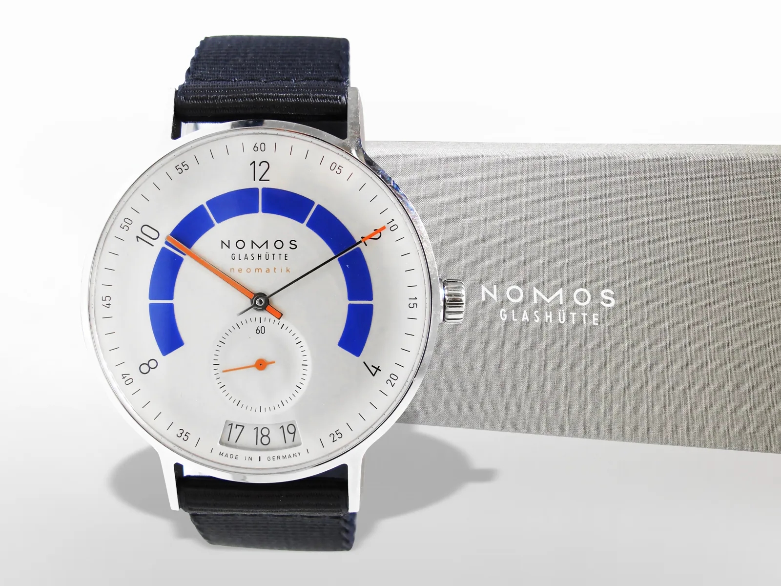 NOMOS Autobahn 41mm Stainless steel Gray