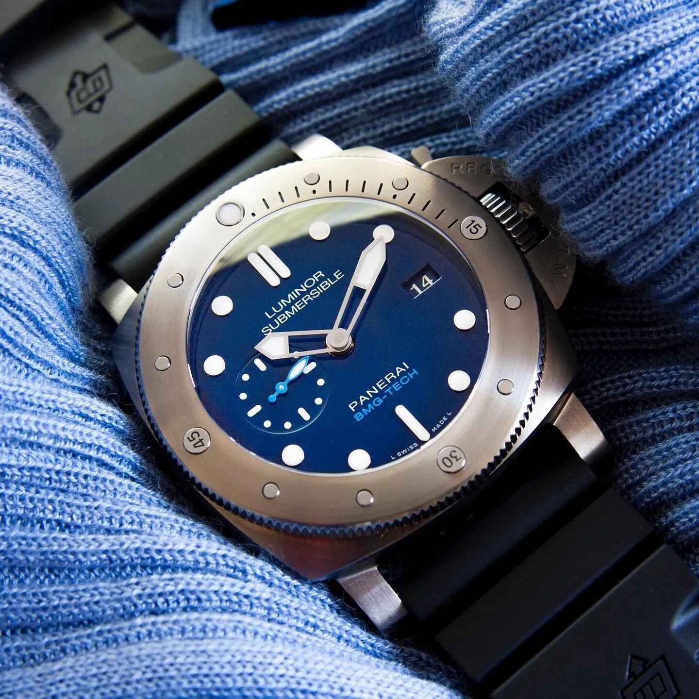 Panerai Submersible PAM 00692 47mm BMG-TECH Blue 2