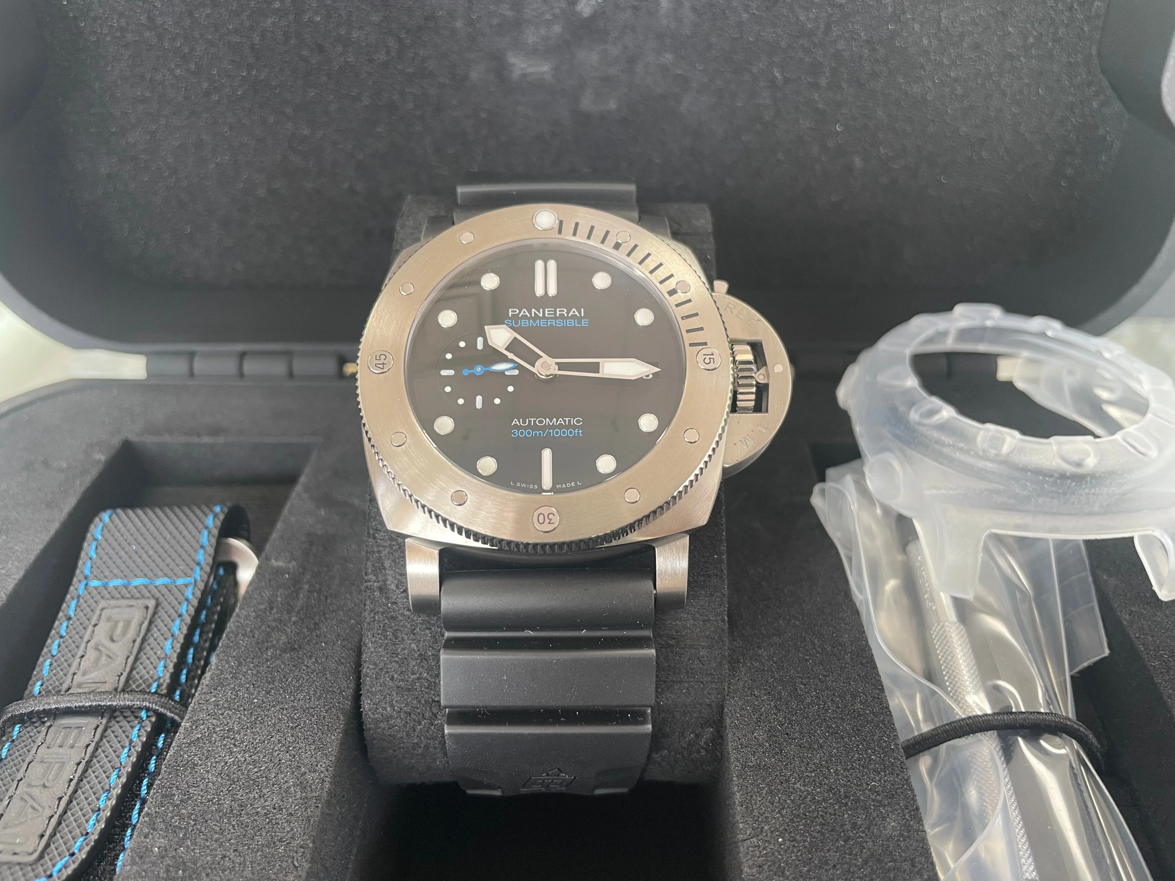 Panerai Submersible PAM 01305 47mm Titanium Black 4