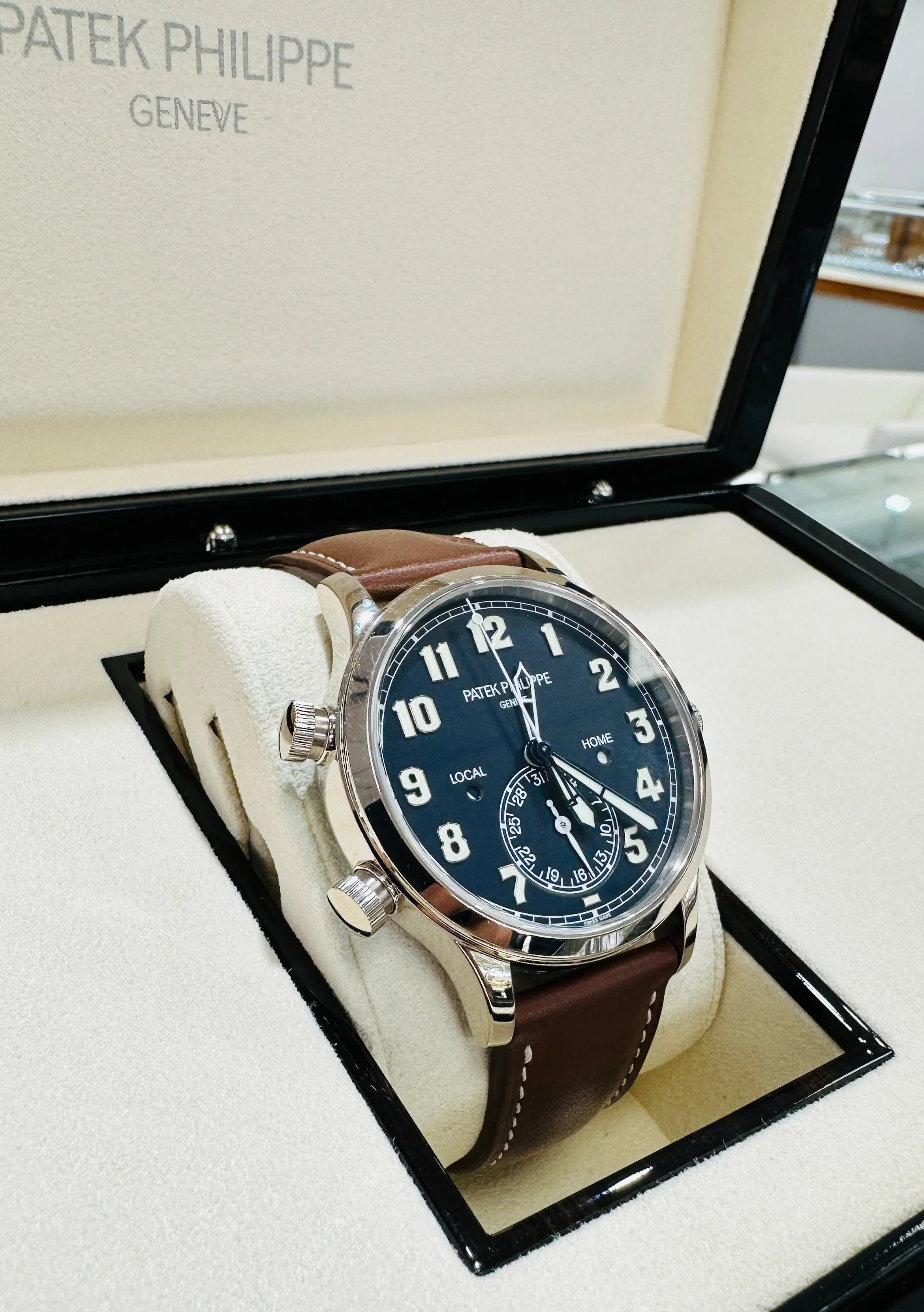 Patek Philippe Calatrava 5524G 42mm Rose gold Blue