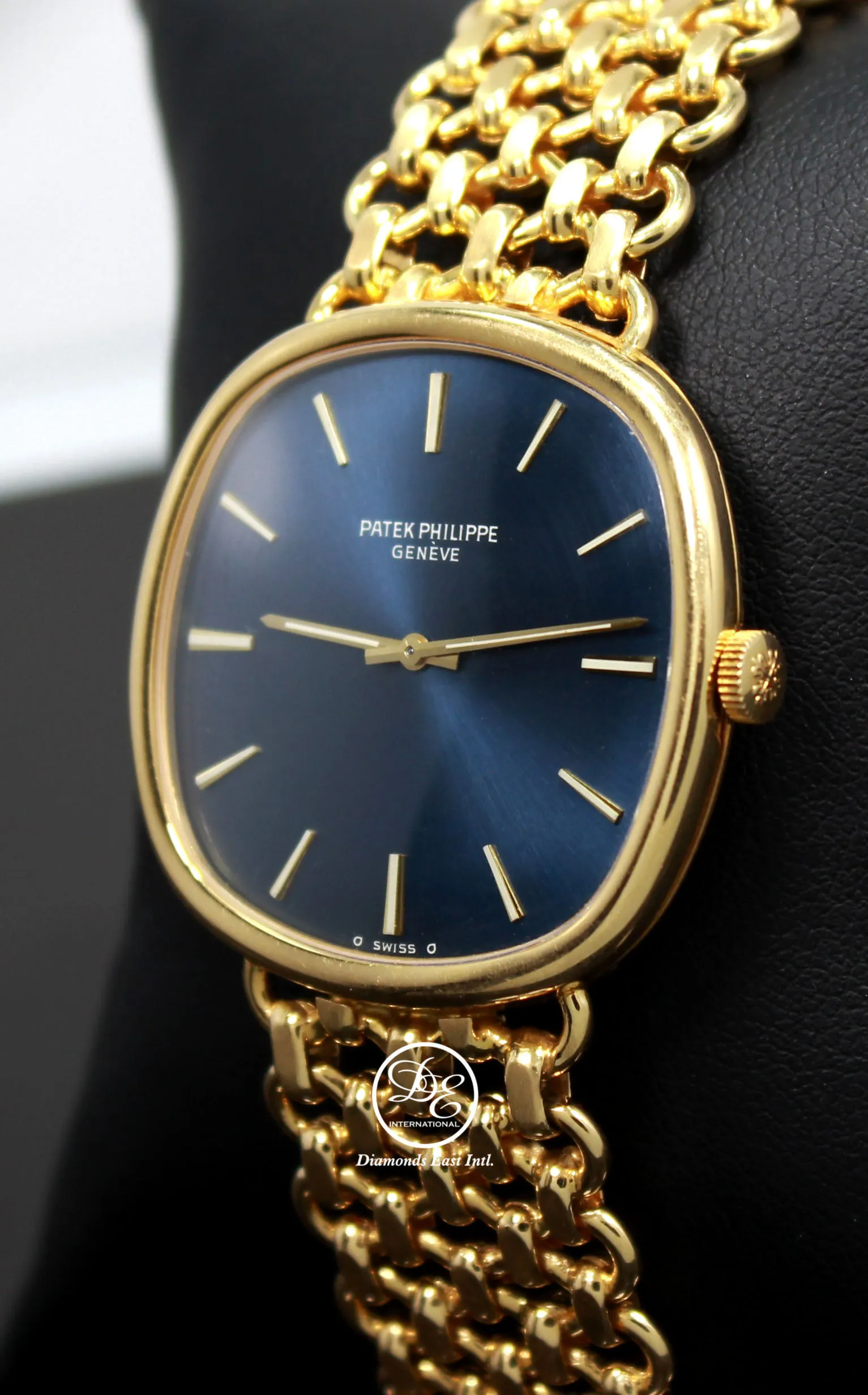 Patek Philippe Ellipse 3844 33mm Yellow gold and 18k yellow gold Blue 1