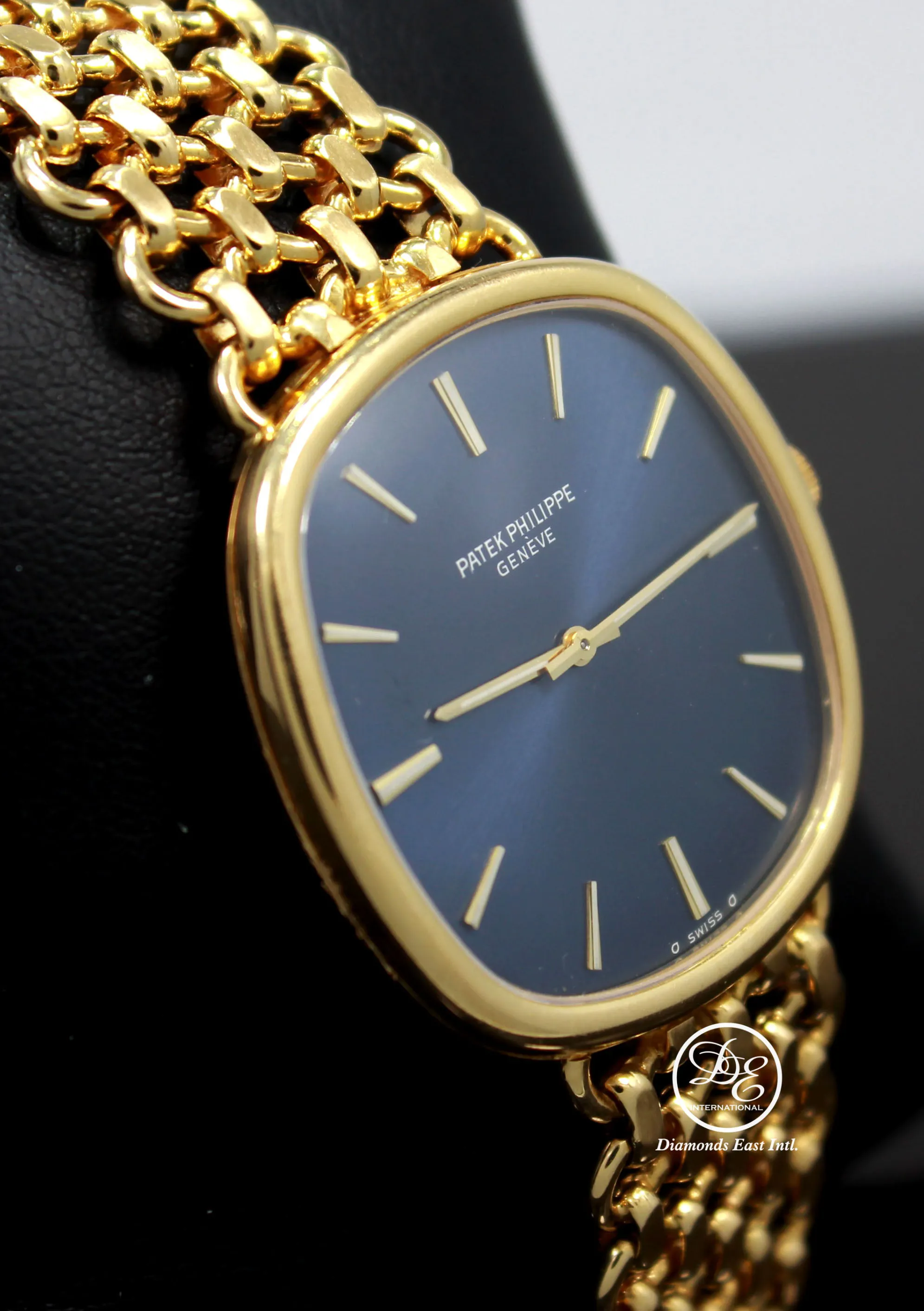 Patek Philippe Ellipse 3844 33mm Yellow gold and 18k yellow gold Blue 4