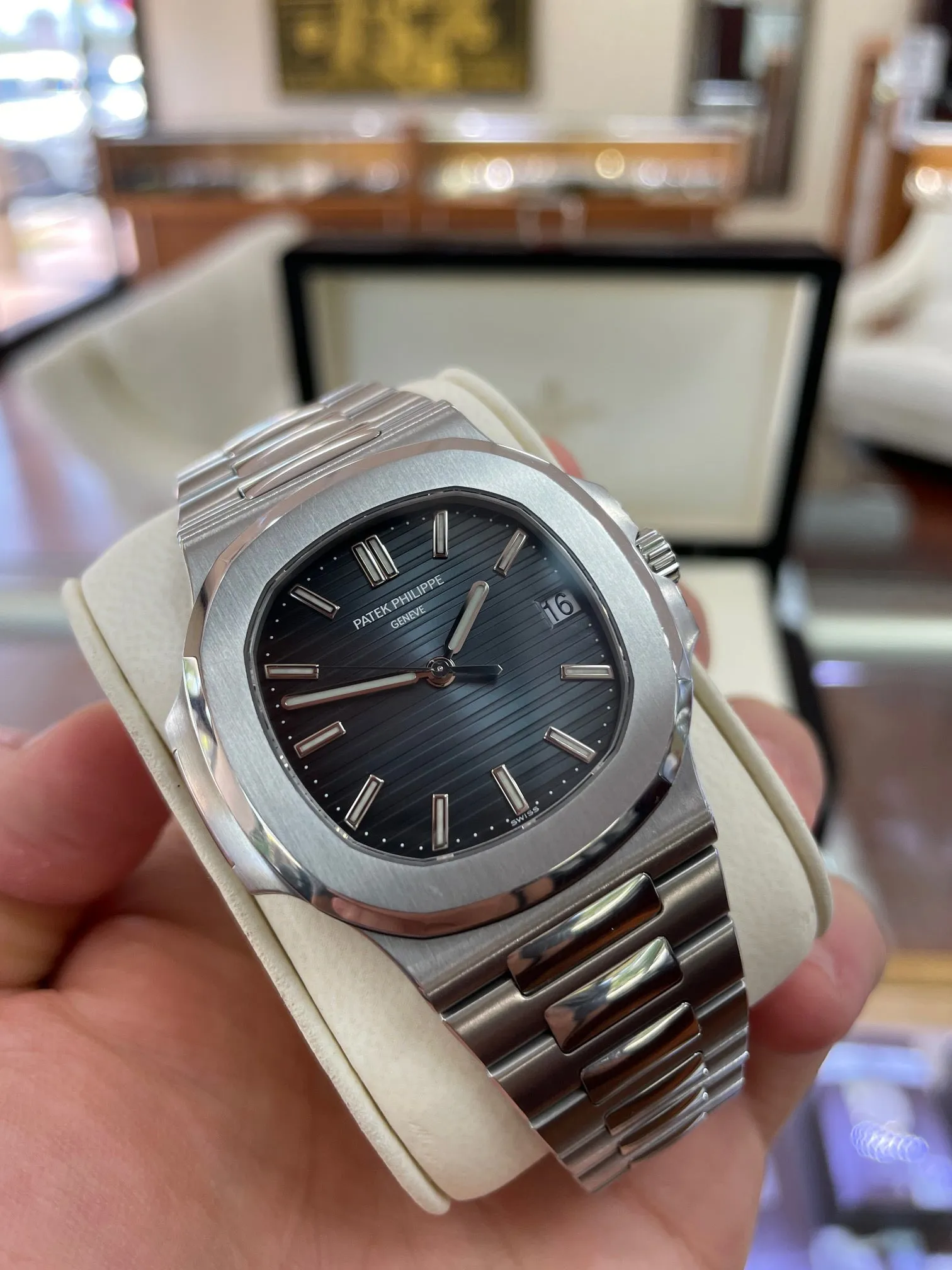 Patek Philippe Nautilus 5711/1A-010 40mm Stainless steel Blue 1